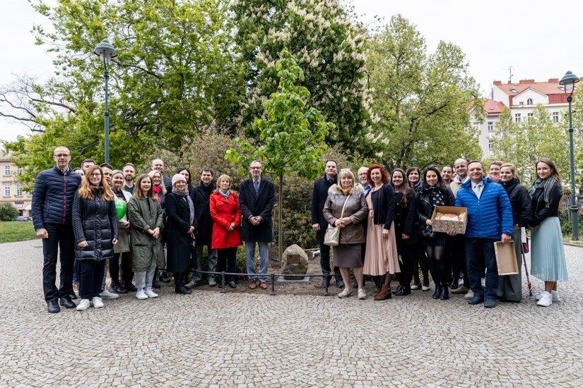 Slavnostní výsadba Lípy slovinsko-českého přátelství v Karlíně u příležitosti 70. výročí společnosti krka